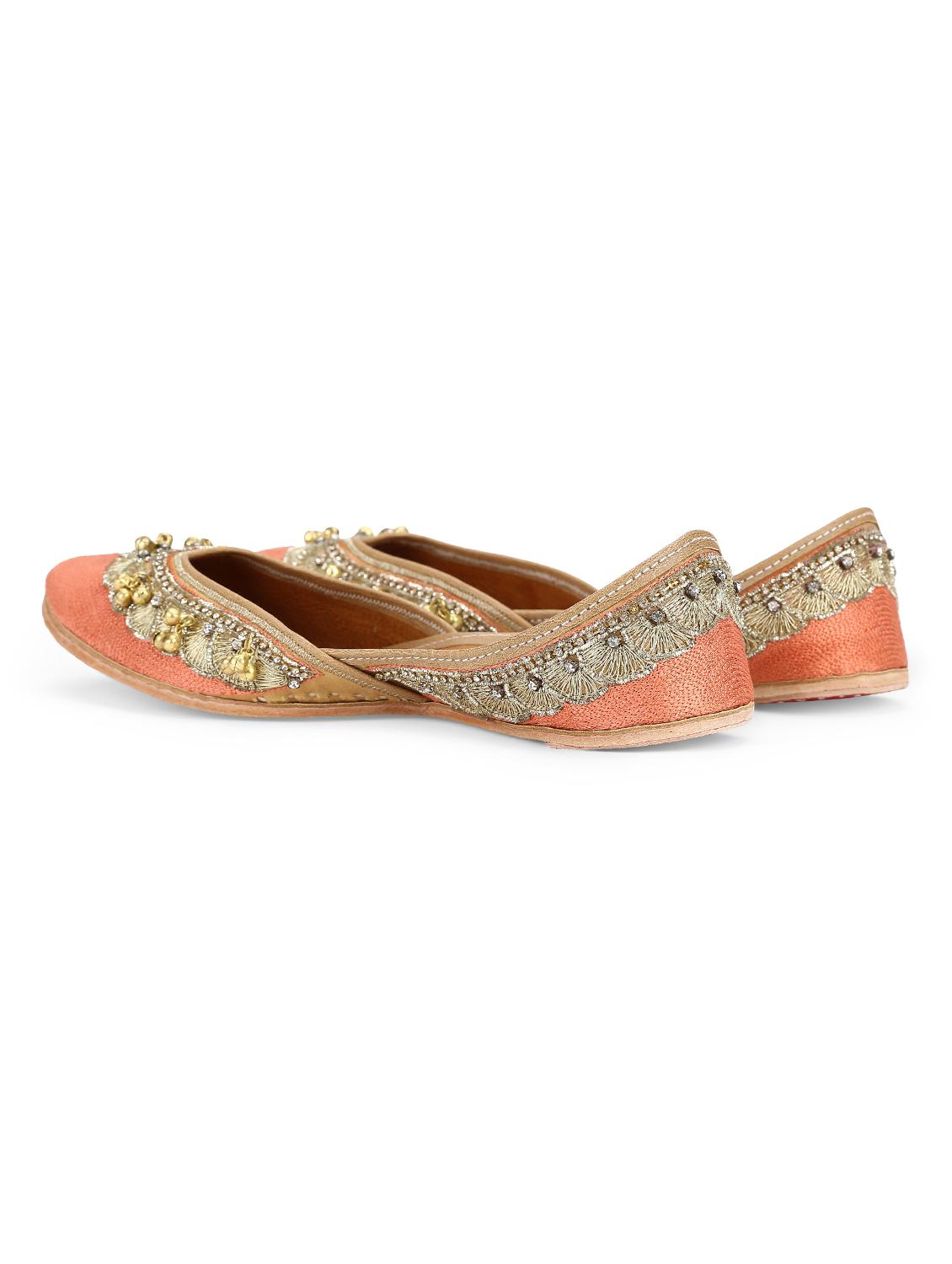 peach embellished leather handcrafted mojaris - 10344699 - Zoom Image - 3