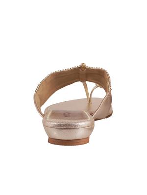 gold mesh toe separator kolhapuris - 11410154 - Standard Image - 3