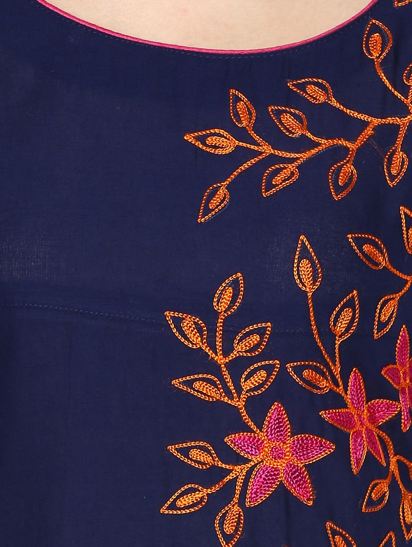 Blue Cotton Embroidered Straight Kurta - 13461000 - Zoom Image - 3
