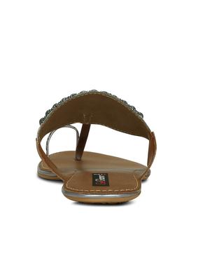 grey pom pom one toe kolhapuri - 13686723 - Standard Image - 3