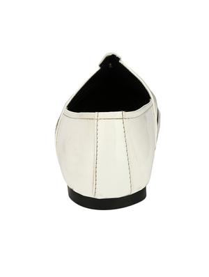 white synthetic slip on jutis - 13722108 - Standard Image - 3