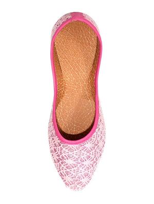 pink slip on jutis - 14148989 - Standard Image - 3