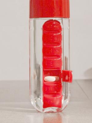 Combo of 2 pcs Red Pill Organizer Water Bottle each 700 ml - 14531516 - Standard Image - 3