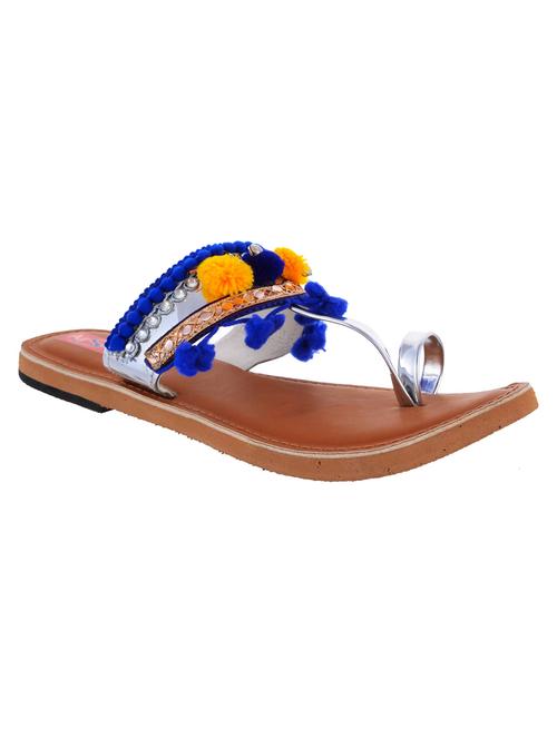 blue one toe kolhapuri - 14717791 - Standard Image - 1