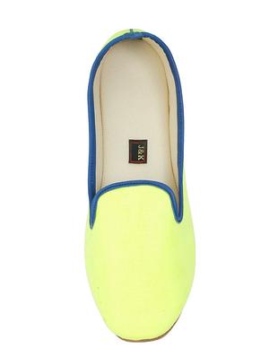 yellow slip on jutis - 14799615 - Standard Image - 3