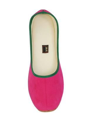 pink slip on jutis - 14799619 - Standard Image - 3