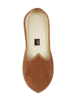 brown slip on jutis - 14799621 - Standard Image - 3