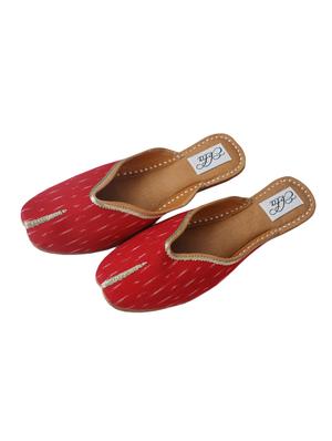 red slip on jutis - 14865327 - Standard Image - 3