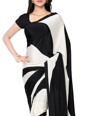 white crepe printed saree with blouse - 14948266 - Standard Image - 3