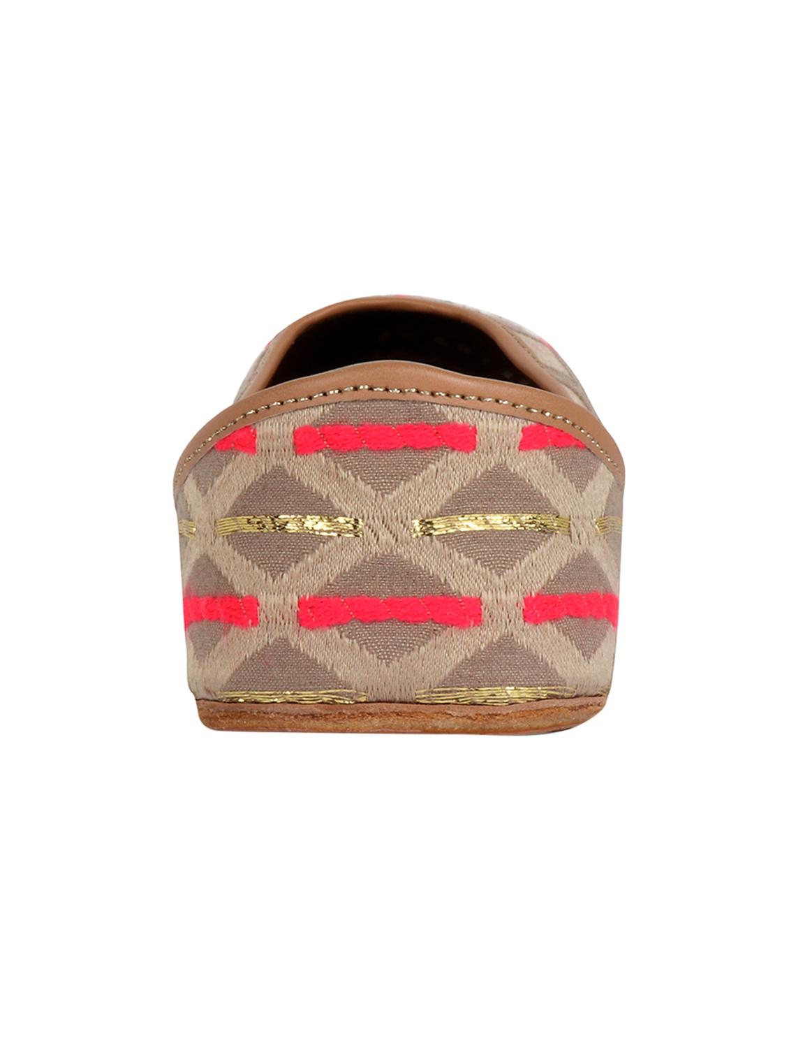 coral haze beige and pink jacquard juttis - 15019795 - Zoom Image - 3