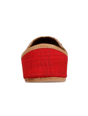coral haze deep red juttis with gold dori jaal work - 15019797 - Standard Image - 3