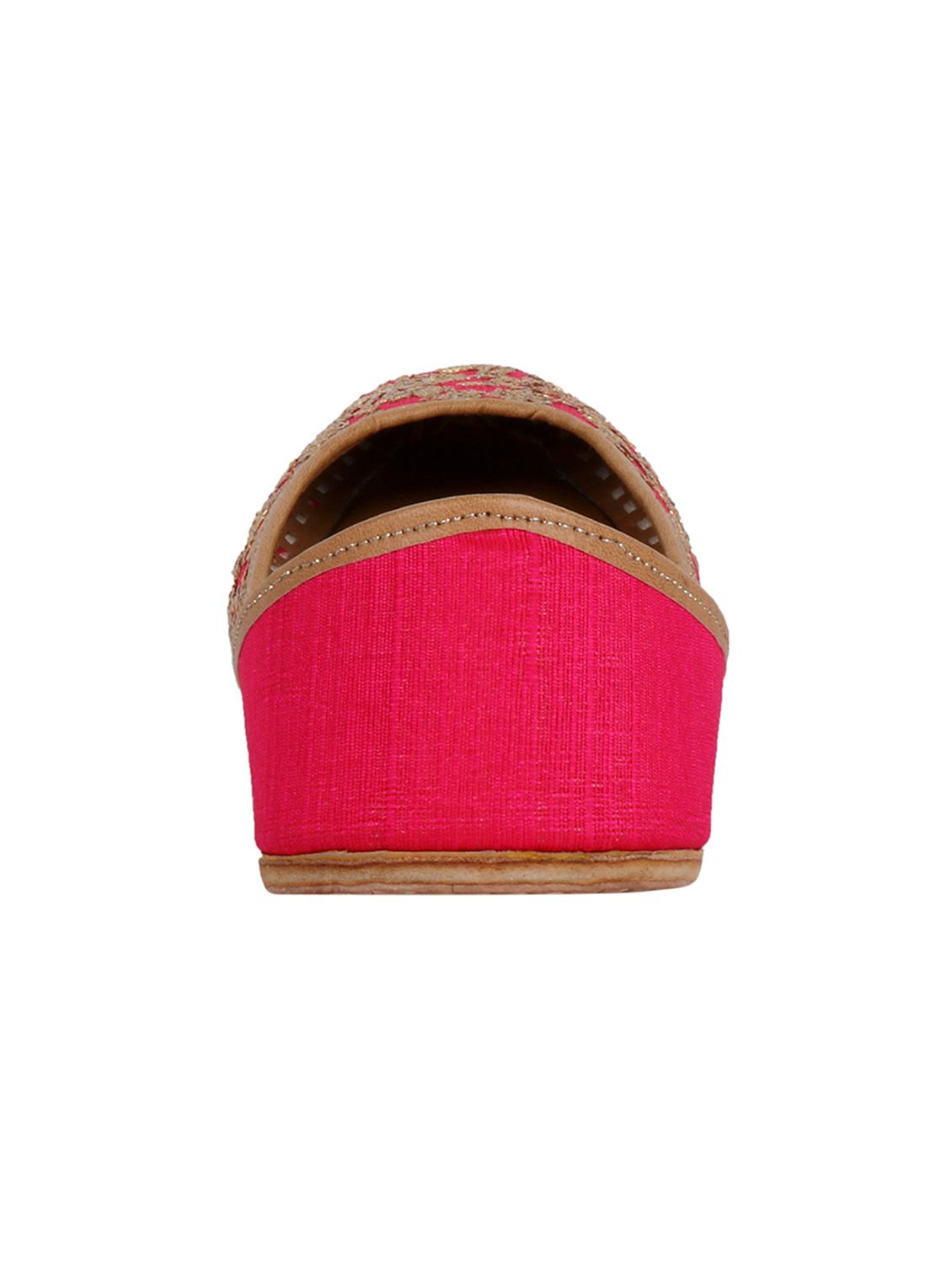 coral haze hotpink juttis with gold dori jaal work - 15019799 - Zoom Image - 3