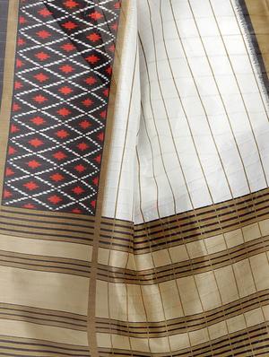 white cotton printed saree with blouse - 15023469 - Standard Image - 3