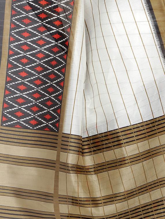 white cotton printed saree with blouse - 15023469 - Zoom Image - 3