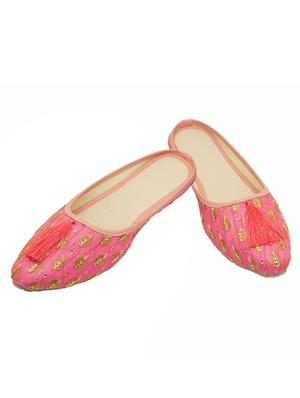 pink slip on jutis - 15203338 - Standard Image - 3