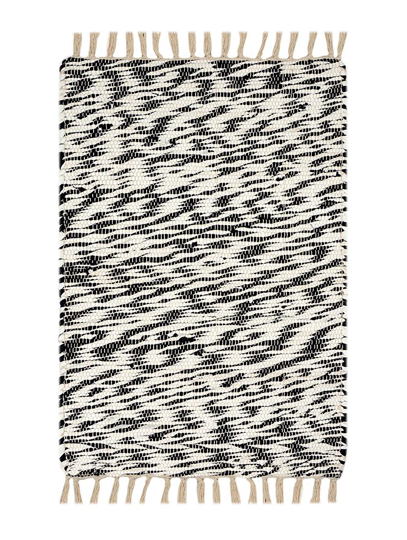 100% cotton unique design handloom made soft reversiable multi purpose Chindi rugs for regular use. Size is 90x150 cm - 15235367 - Zoom Image - 3