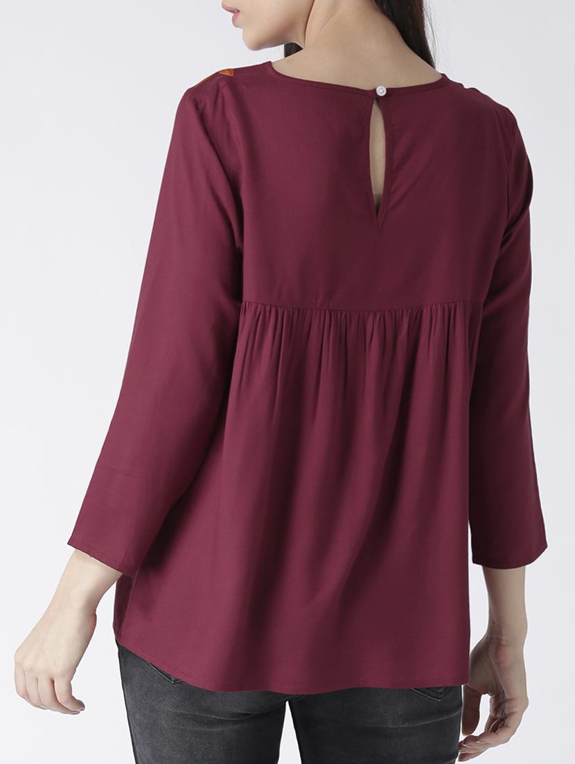 keyhole back embroidered top - 15260020 - Zoom Image - 3