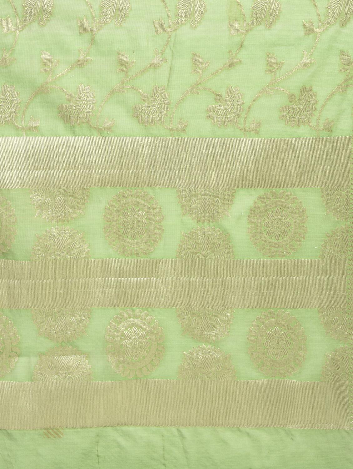 Floral Motif Banarasi Saree - 15268423 - Zoom Image - 3
