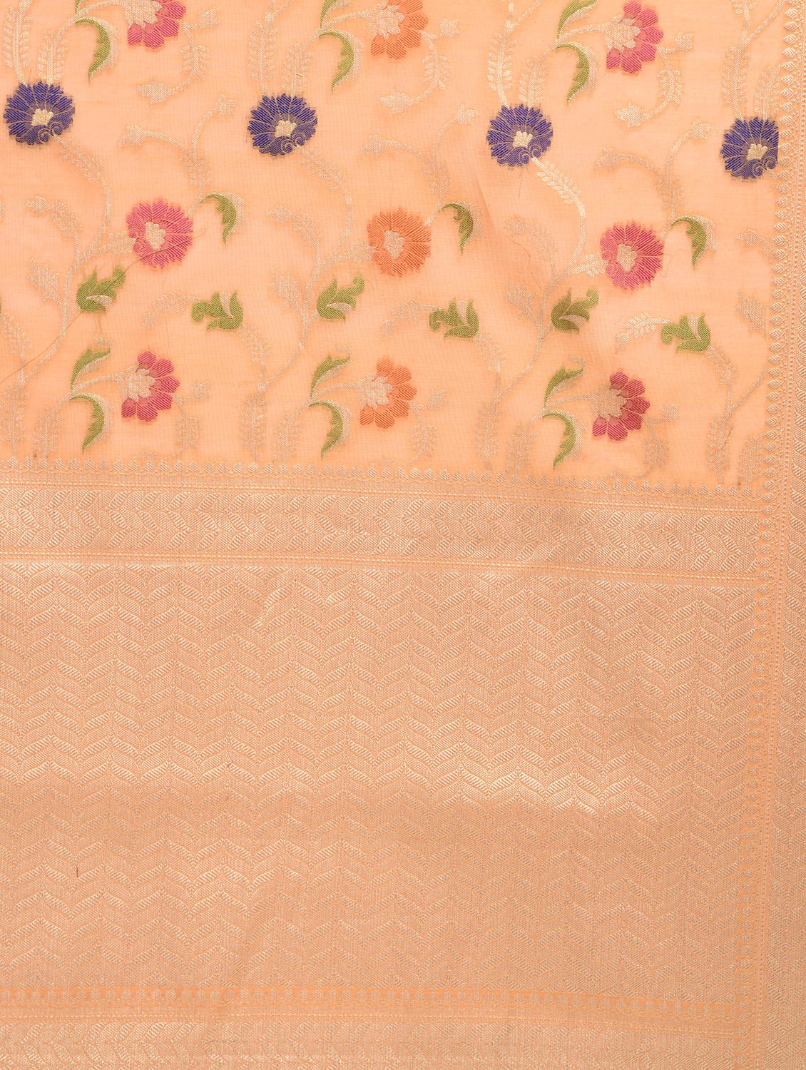Floral Motif Banarasi Saree - 15268541 - Zoom Image - 3