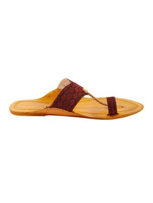 red one toe kolhapuri - 15272199 - Standard Image - 3
