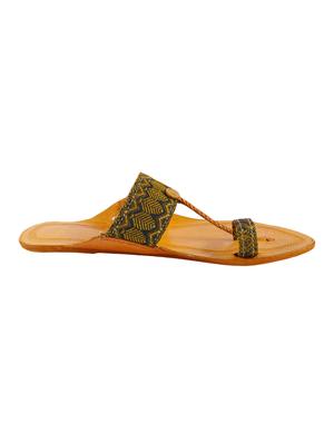 yellow one toe kolhapuri - 15272206 - Standard Image - 3