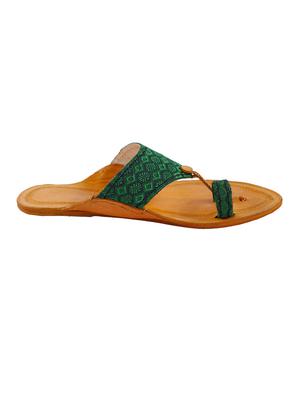 green one toe kolhapuri - 15272208 - Standard Image - 3