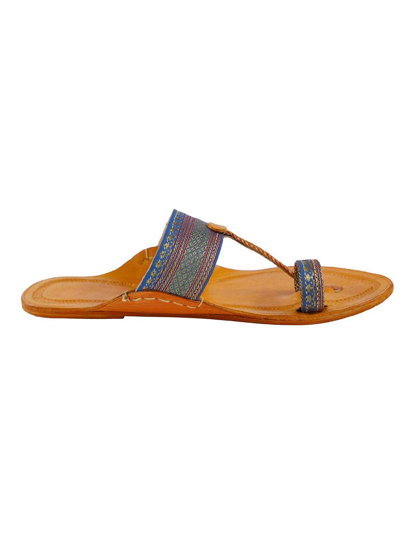 gold one toe kolhapuri - 15272212 - Zoom Image - 3
