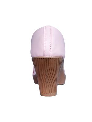 pink slip on wedge - 15338212 - Standard Image - 3