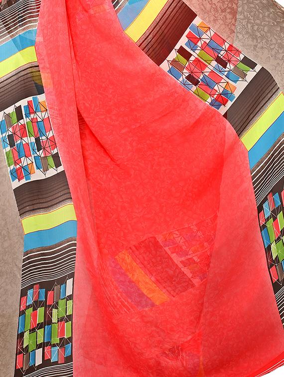 Contrast bordered printed saree with blouse - 15414355 - Zoom Image - 3