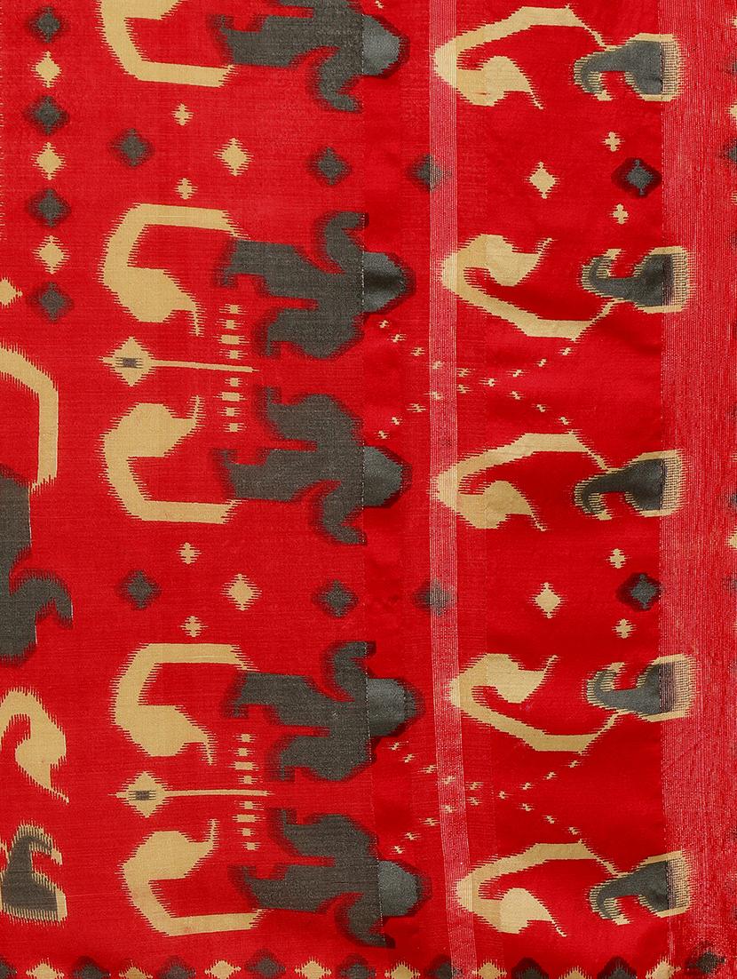 Contrast bordered woven saree with blouse - 15414926 - Zoom Image - 3