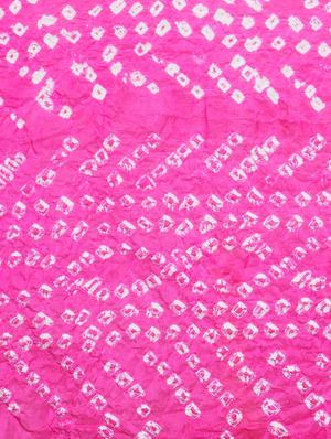 contrast shades bandhani saree with blouse - 15418789 - Standard Image - 3