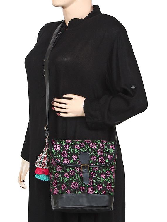 black canvas regular sling bag - 15421003 - Zoom Image - 6
