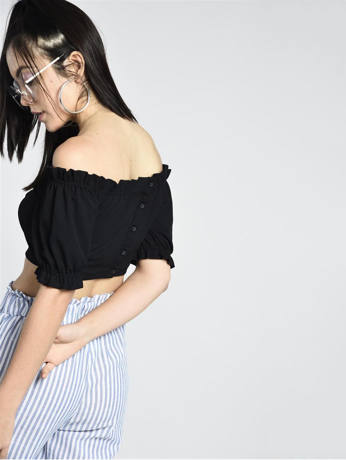 off shoulder lace-up crop top - 15426418 - Zoom Image - 3