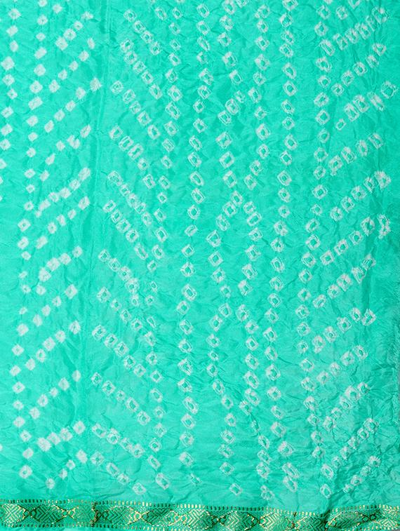 contrast shades bandhani saree with blouse - 15427181 - Zoom Image - 3
