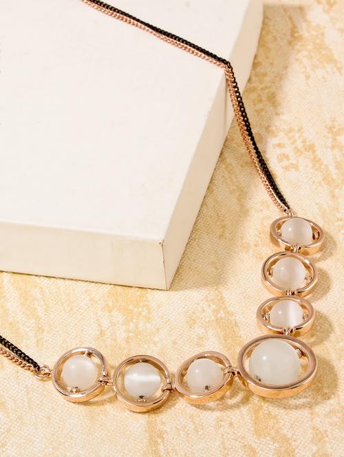 gold metal short necklace - 15429494 - Standard Image - 1