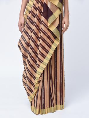 contrast striped jamdani saree with blouse - 15452404 - Standard Image - 3