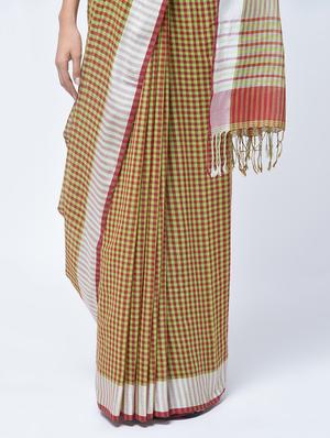 contrast pallu checkered jamdani saree with blouse - 15452413 - Standard Image - 3