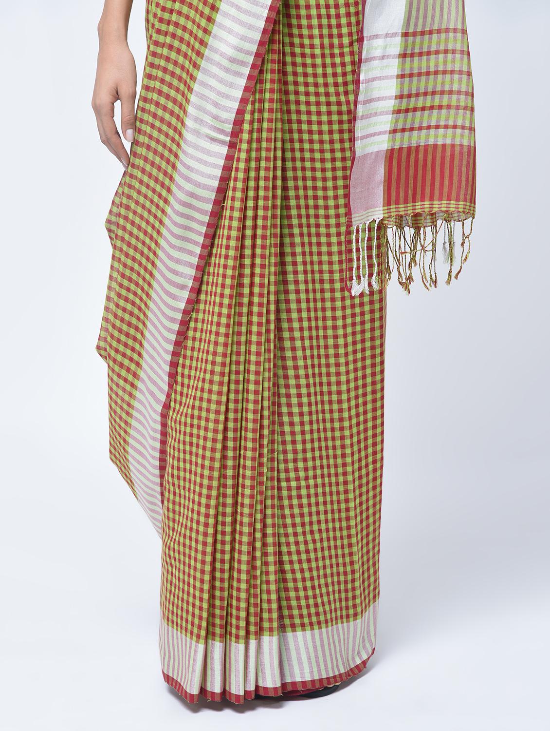 contrast pallu checkered jamdani saree with blouse - 15452413 - Zoom Image - 3
