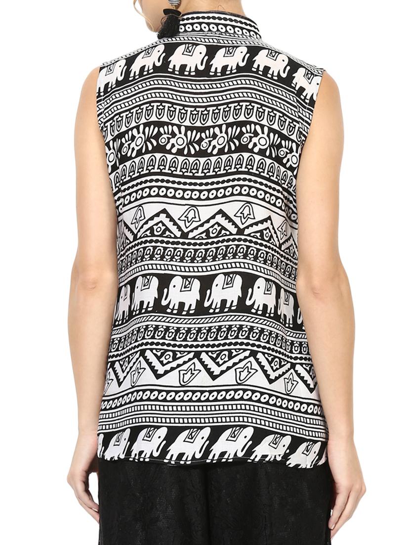 monochrome pleated ethnic print top - 15533413 - Zoom Image - 3