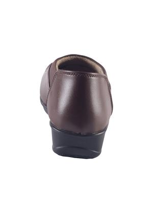 brown slip on formal shoes - 15563768 - Standard Image - 3