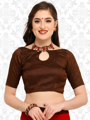 Contrast bordered saree with blouse - 15589486 - Standard Image - 3