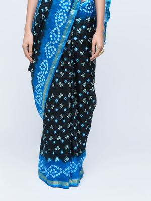 Zari bordered bandhani saree with blouse - 15606526 - Standard Image - 3