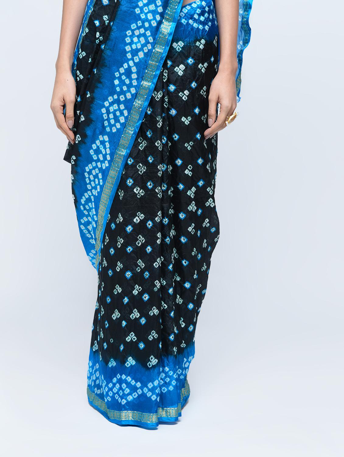 Zari bordered bandhani saree with blouse - 15606526 - Zoom Image - 3
