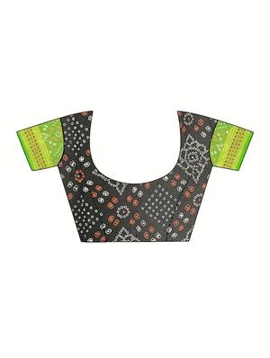 Zari bordered bandhani saree with blouse - 15607556 - Standard Image - 3