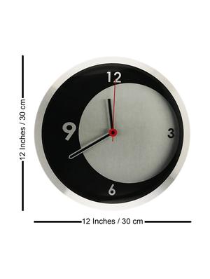 Premium Wall Clock - 15611944 - Standard Image - 3