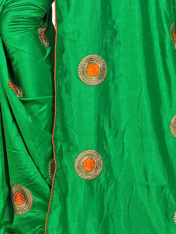 floral green embroidered saree with blouse - 15615612 - Zoom Image - 3
