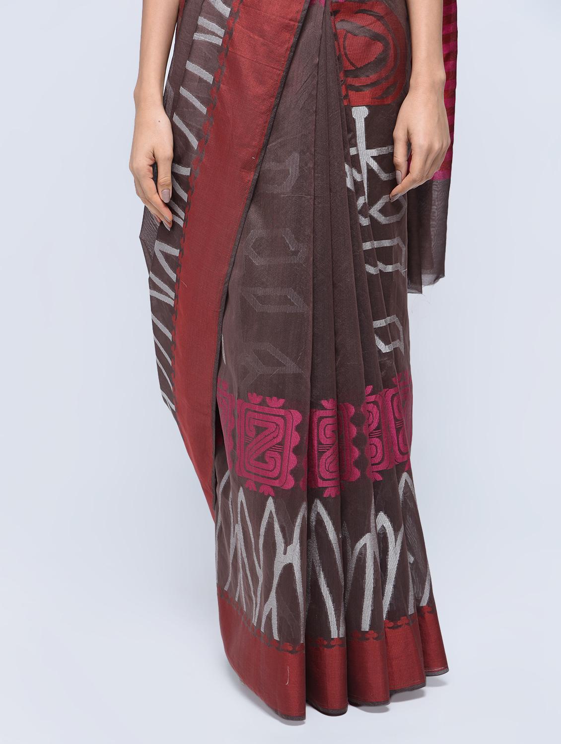 floral motif woven saree with blouse - 15622852 - Zoom Image - 3
