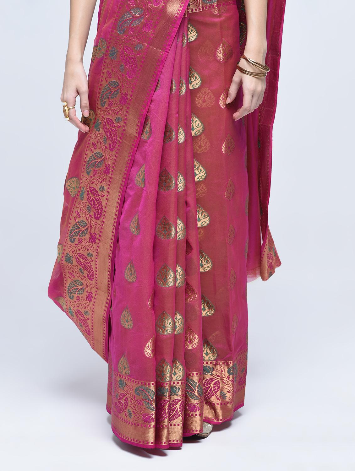 paisley zari border banarasi saree with blouse - 15622867 - Zoom Image - 3
