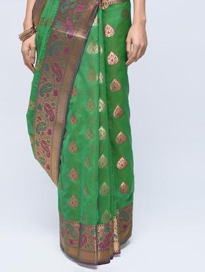 paisley zari border banarasi saree with blouse - 15622870 - Standard Image - 3