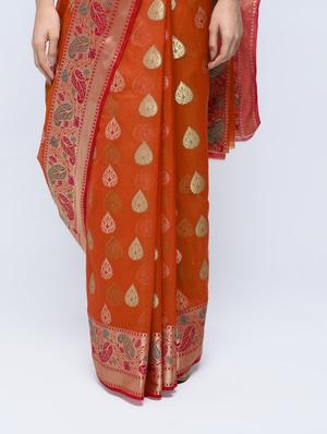 paisley zari border banarasi saree with blouse - 15622871 - Standard Image - 3